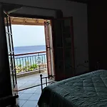 Tas Millstone Seaside House *