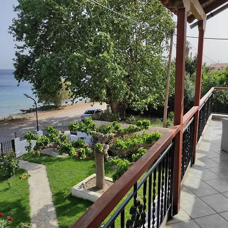 Tas Millstone Seaside House *