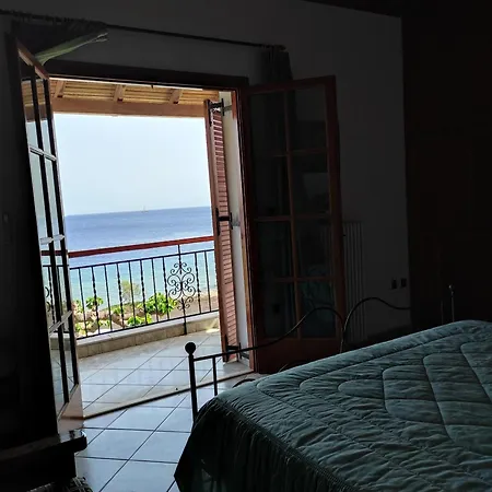 Tas Millstone Seaside House *