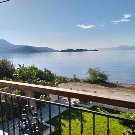 Tas Millstone Seaside House Marathias (Fokida)